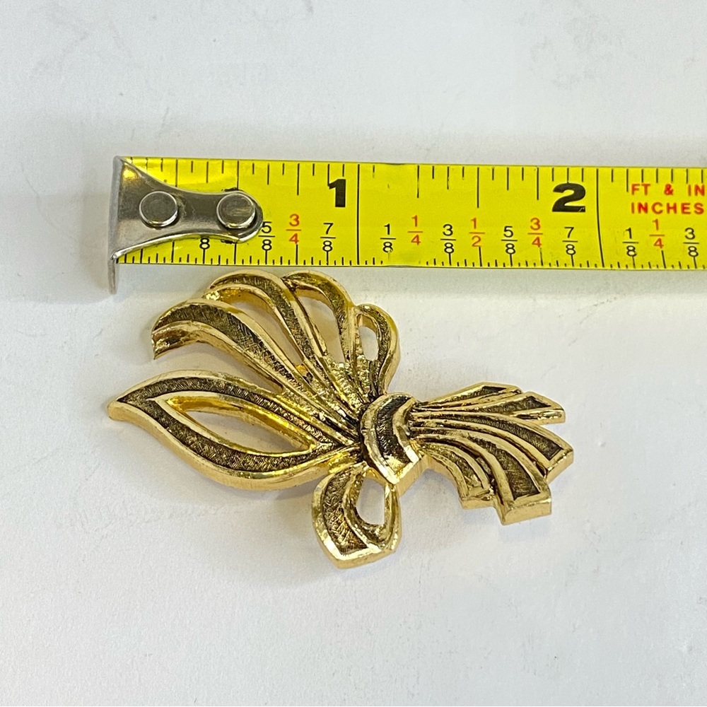Vintage Gold Tone Bow Ribbon Brooch Made in France - Picture 4 of 12